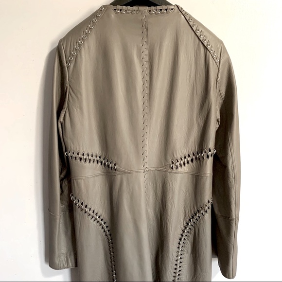 👽 Tahari 👽Veeda Stitch Embellished Leather Coat - Picture 3 of 9